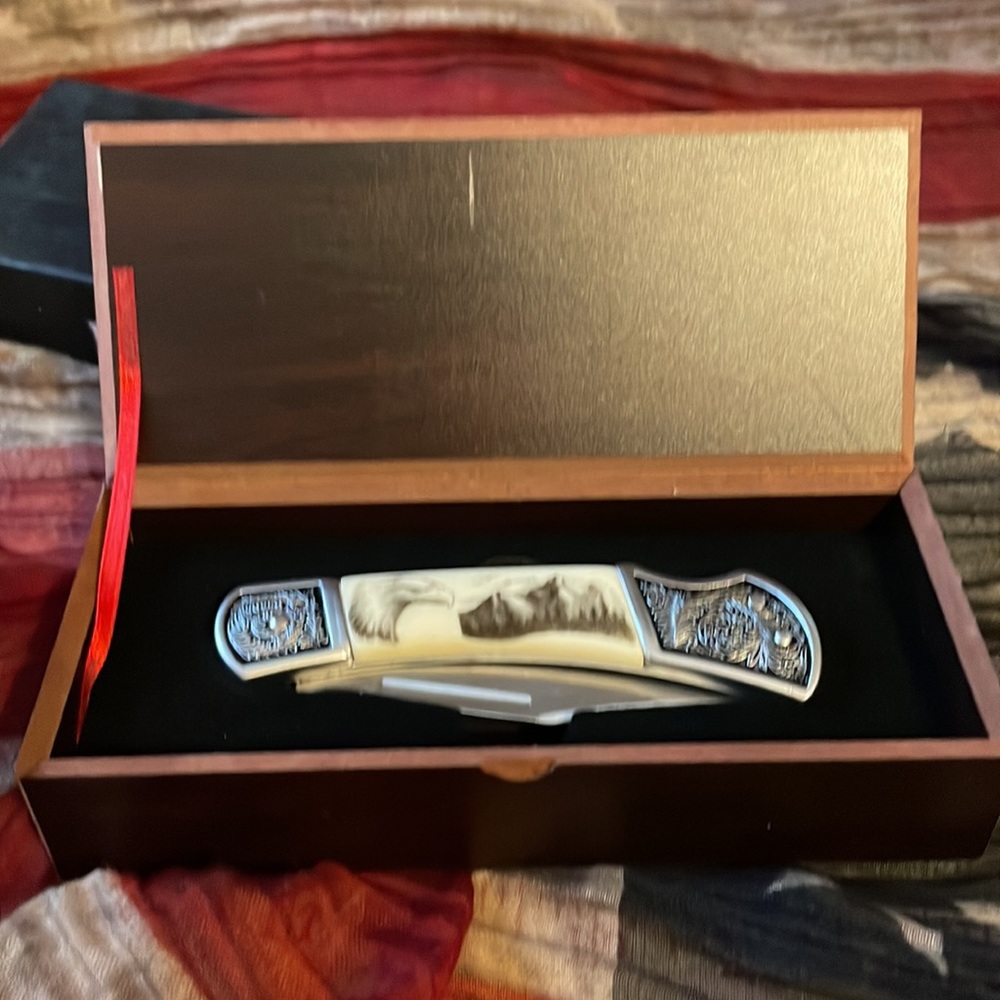 New Falkner  Wildlife Collector’s knife